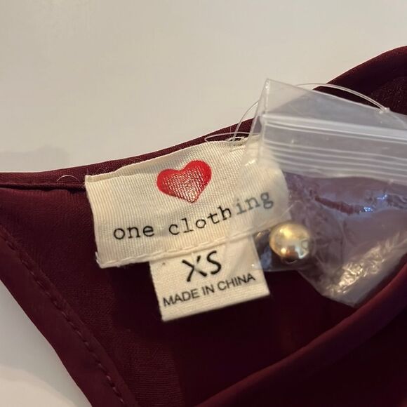 one Clothing XS burgundy top w/ long bell sleeves and open back. Sz XS. - Picture 8 of 10